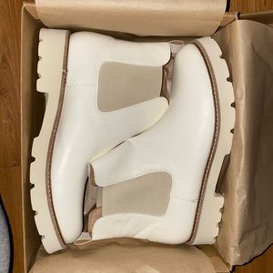 BRAND NEW chelsea boots